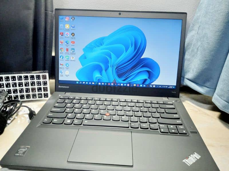 اللاب كالجديد لم يستخدم وبضمان سنه كامله Lenovo Thinkpad SSD 256 5