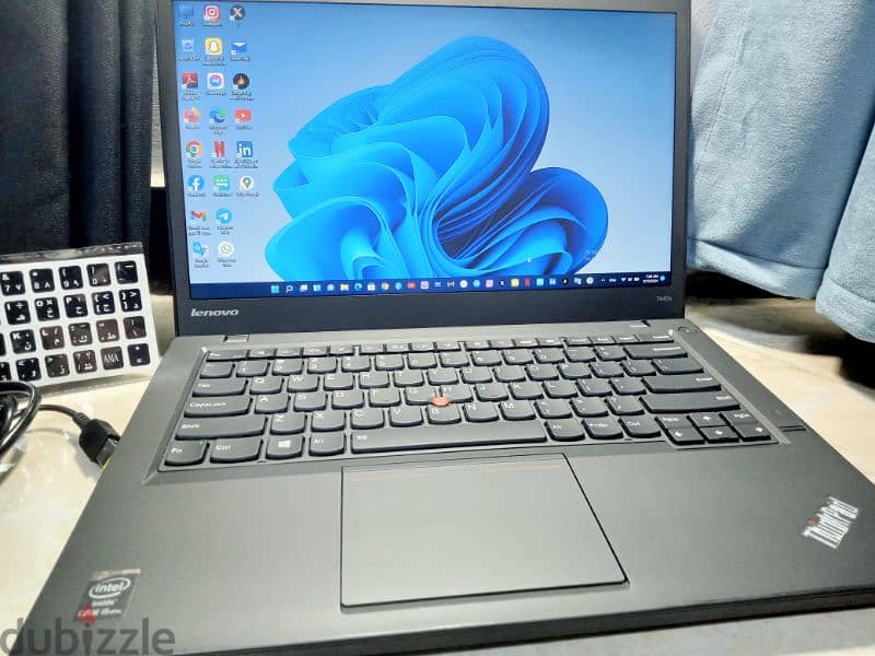 اللاب كالجديد لم يستخدم وبضمان سنه كامله Lenovo Thinkpad SSD 256 7