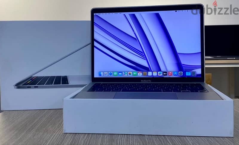 Mac book pro 13 inch 2020 touch bar (silver color) 16 RAM 512 GB 4