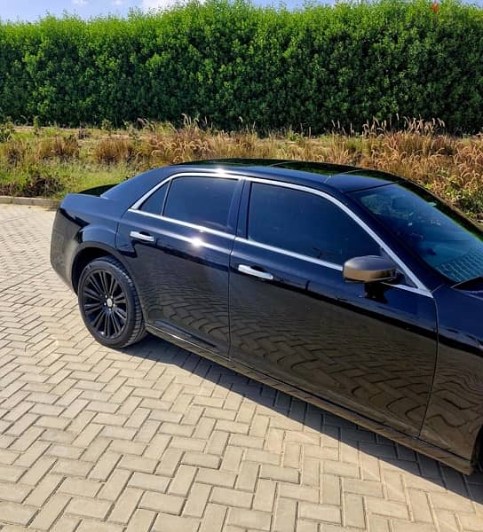 Crysler 300C Black Edition Varvado 2012 SRT بحالة الجديدة 4