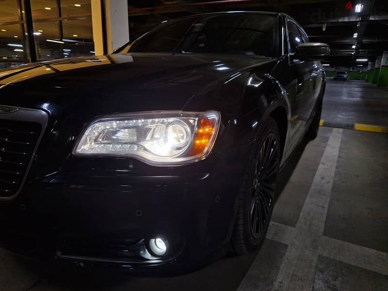 Crysler 300C Black Edition Varvado 2012 SRT بحالة الجديدة 10