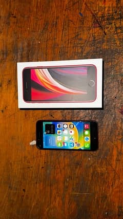 iPhone SE - Second generation (64gb) with box 79% battery health