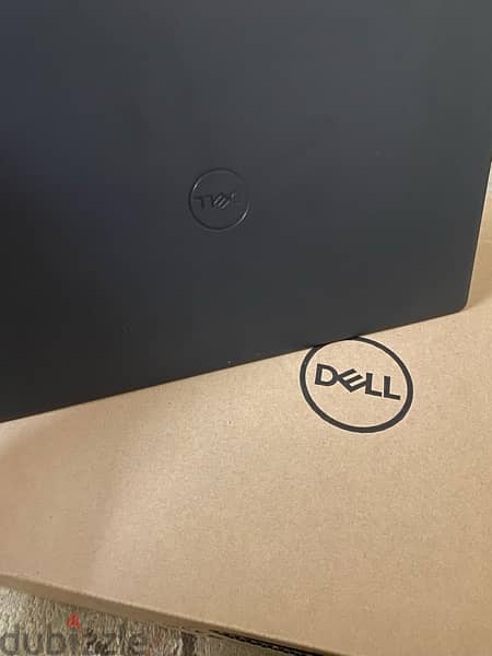 Dell Vostro 3520 2