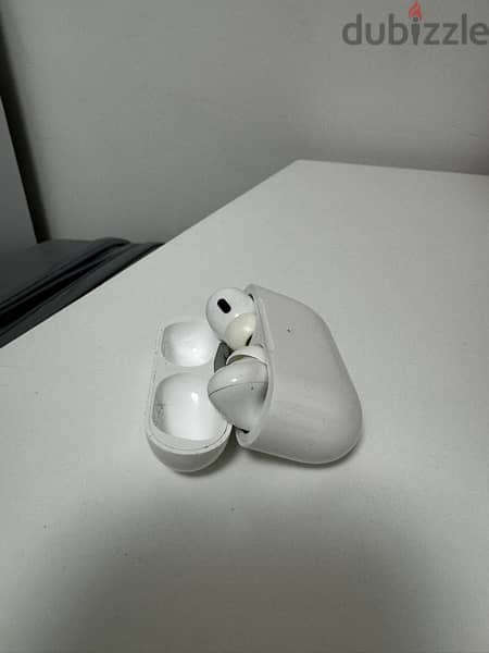 Air Pods Pro 2 Lightning Port 2