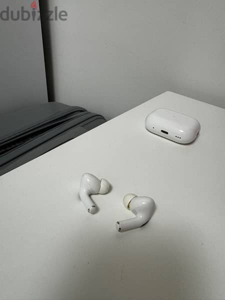 Air Pods Pro 2 Lightning Port 3