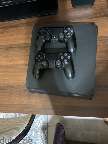 ps4 1TB 2 original controllers 0