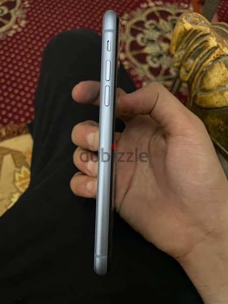 iPhone XR 128 b:78 كسر زيرو  فاضي 1