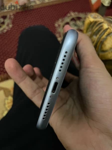 iPhone XR 128 b:78 كسر زيرو  فاضي 5