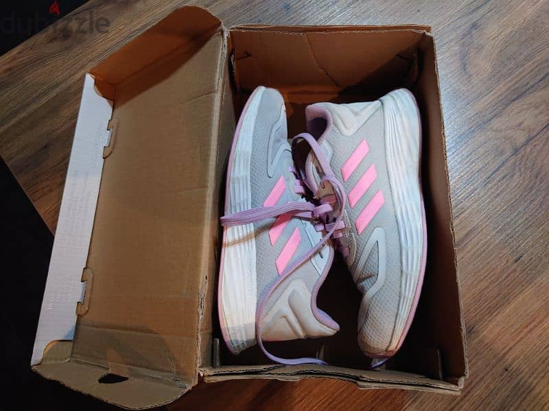 Adidas shows ( girls) size 33 , almost new condition 3