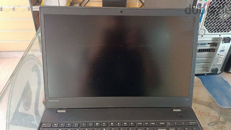 Lenovo t570
core I 7
Gen 7
Ram 8
Hard 256 SSD
15.6 inch 5