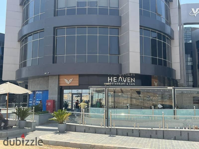 For sale, 35 sqm shop, direct owner, in mall, immediate delivery 4