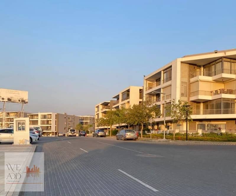 Distinctive penthouse, 3 floors, 224 m, with a large roof of 125 m, for sale in Taj City Compound, in front of Cairo International Airport, with a 5% 7