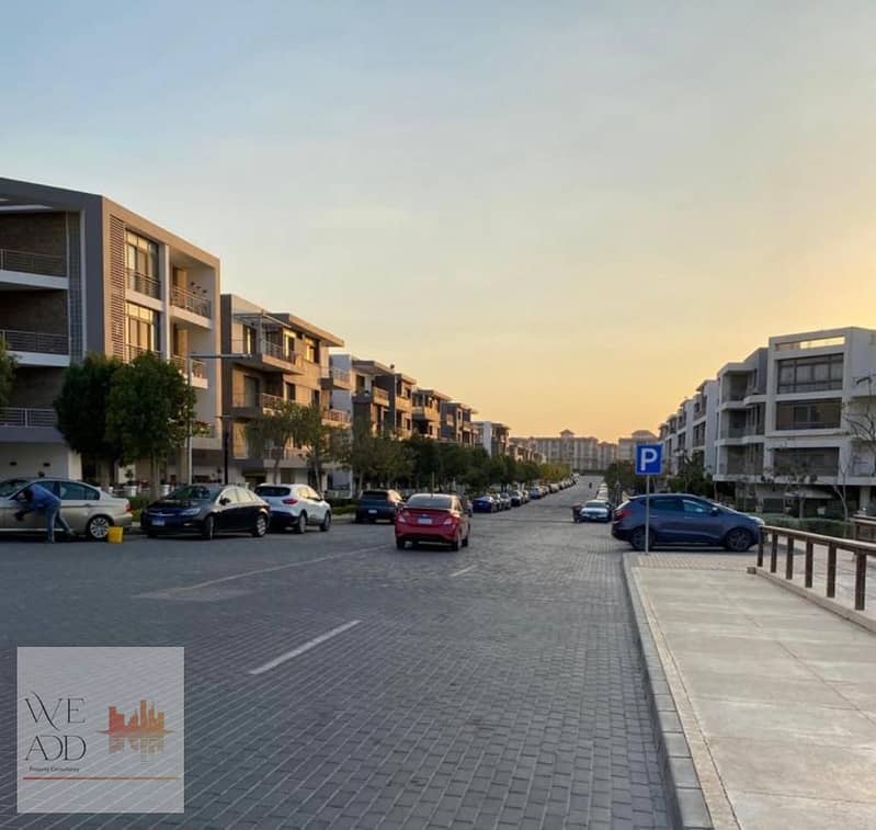 Distinctive penthouse, 3 floors, 224 m, with a large roof of 125 m, for sale in Taj City Compound, in front of Cairo International Airport, with a 5% 9