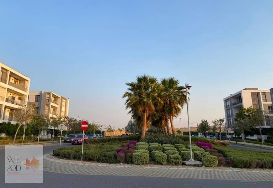 Distinctive penthouse, 3 floors, 224 m, with a large roof of 125 m, for sale in Taj City Compound, in front of Cairo International Airport, with a 5% 11