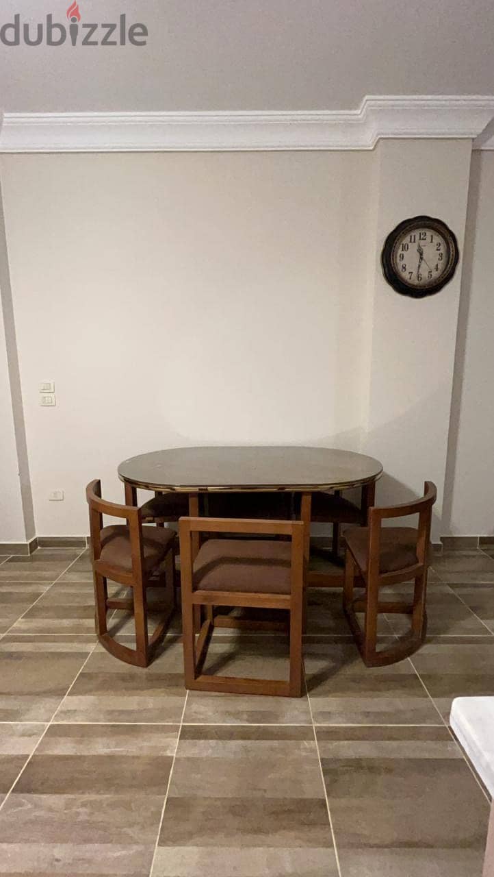 Dinner table and chairs 0