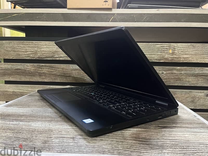 dell latitude 5590 بشاشة تاتش 1