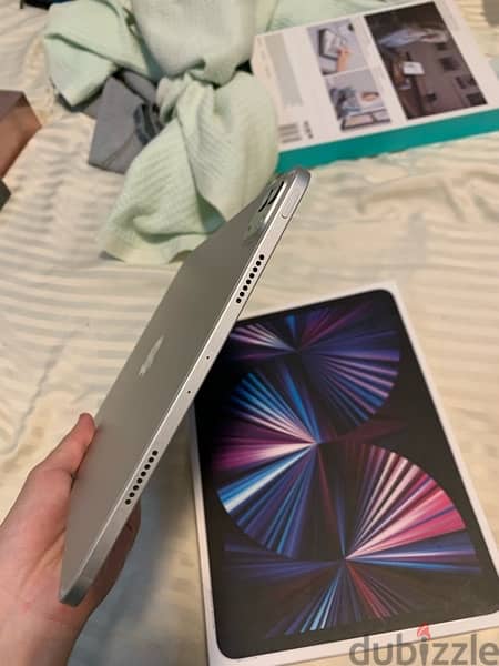 Apple ipad pro 3rd generation M1 chip 128gbs silver New condition 5