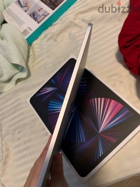 Apple ipad pro 3rd generation M1 chip 128gbs silver New condition 6