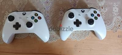 Xbox one s - 500GB with 2 Original Controllers