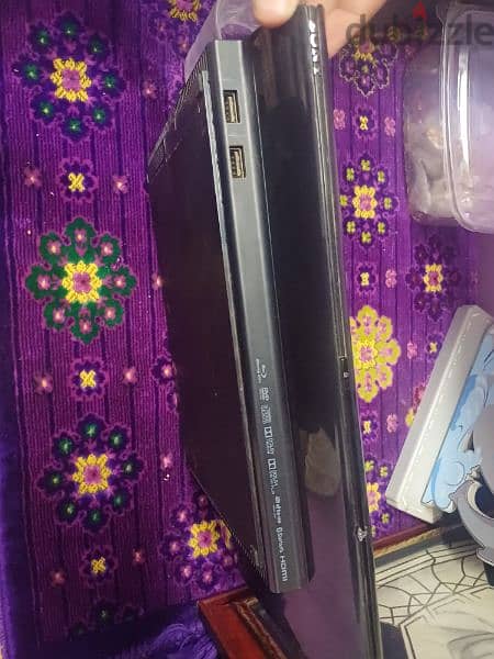 ps3 super slim وارد الكويت كسر زيرو ومعاه دراع 2