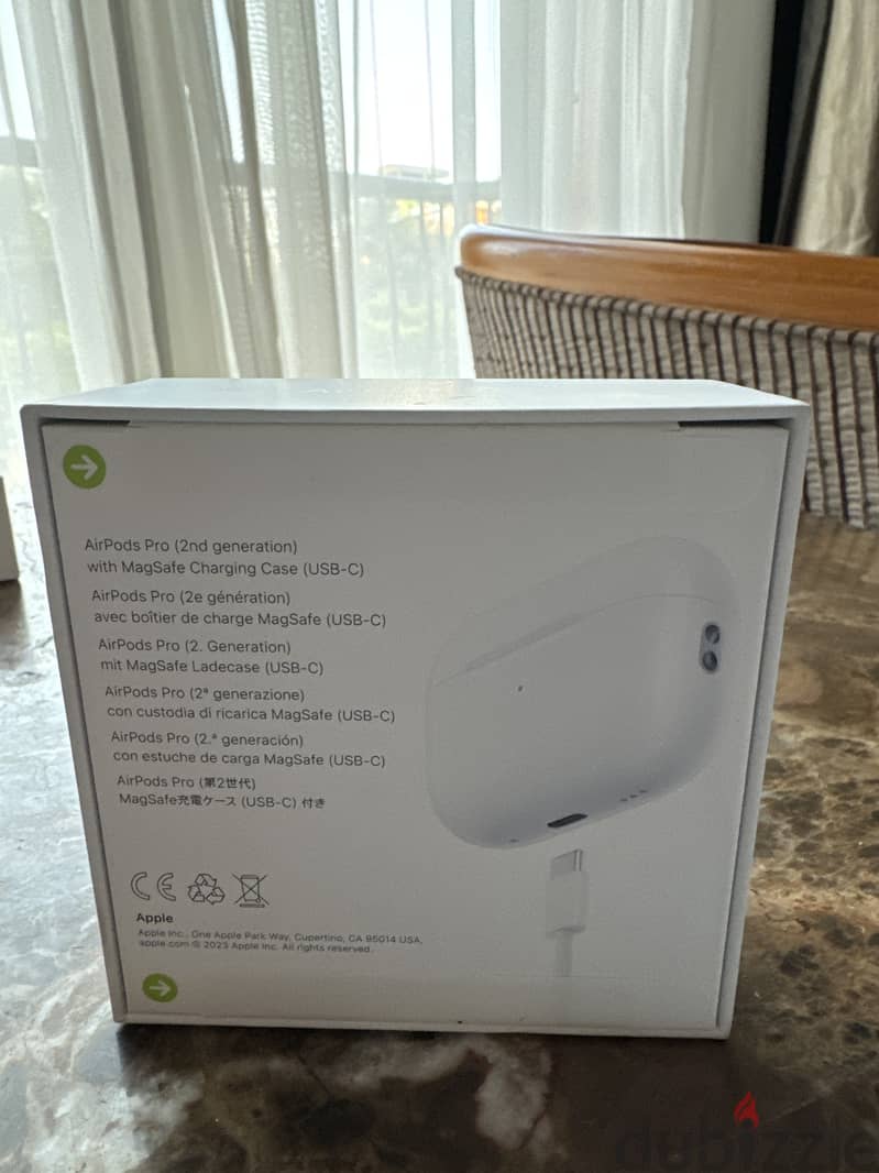 AirPods Pro (2nd generation) with MagSafe Case (USB C) 3