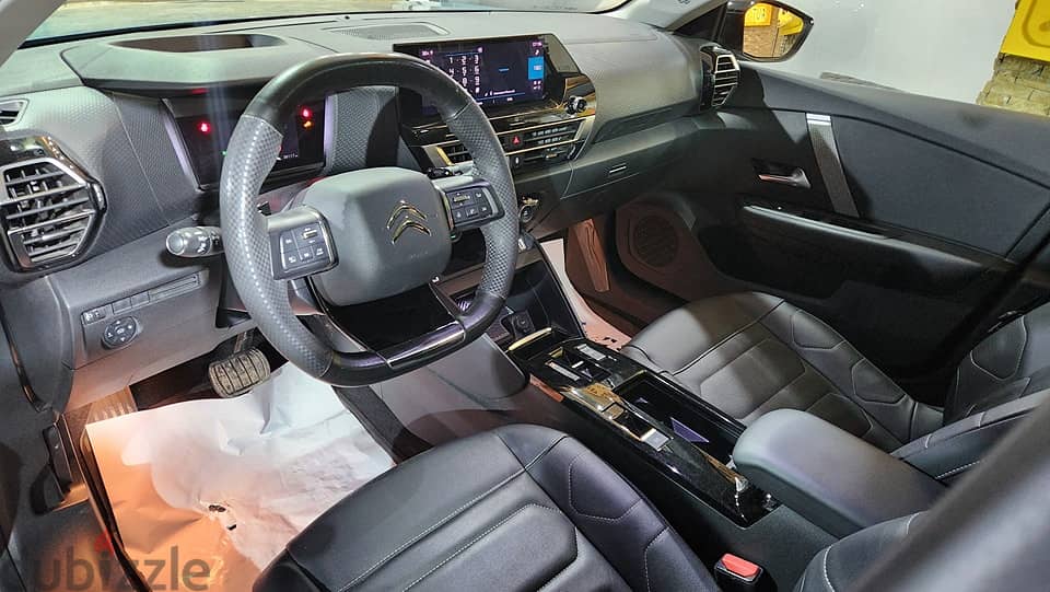 سيتروين C4  توب لاين. shine black interior 2023  فابريكه بالكامل 15