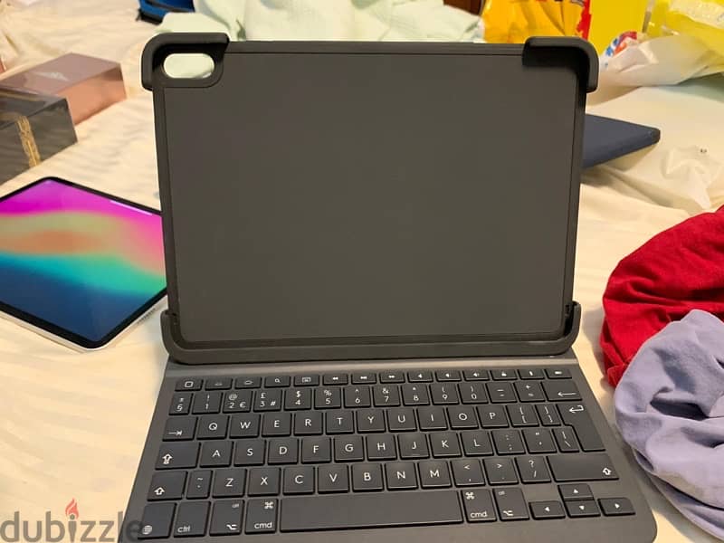 Apple ipad pro 11inch cover with smart keyboard new Logitech 1