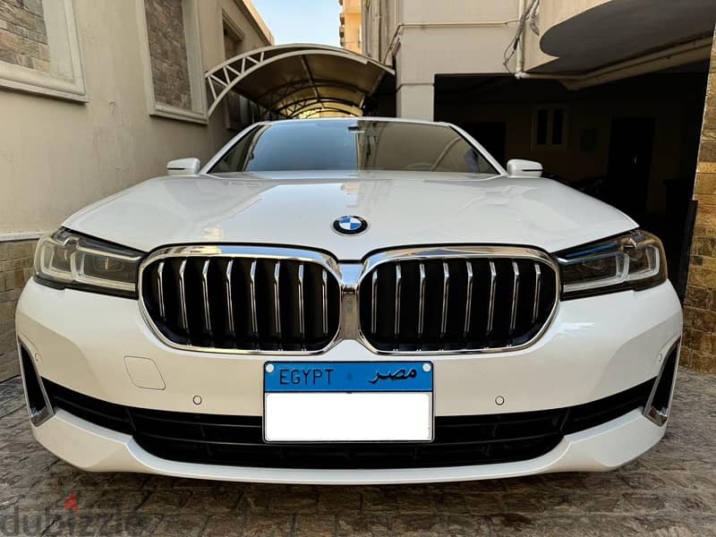 520i Luxury (14000 KM) 1