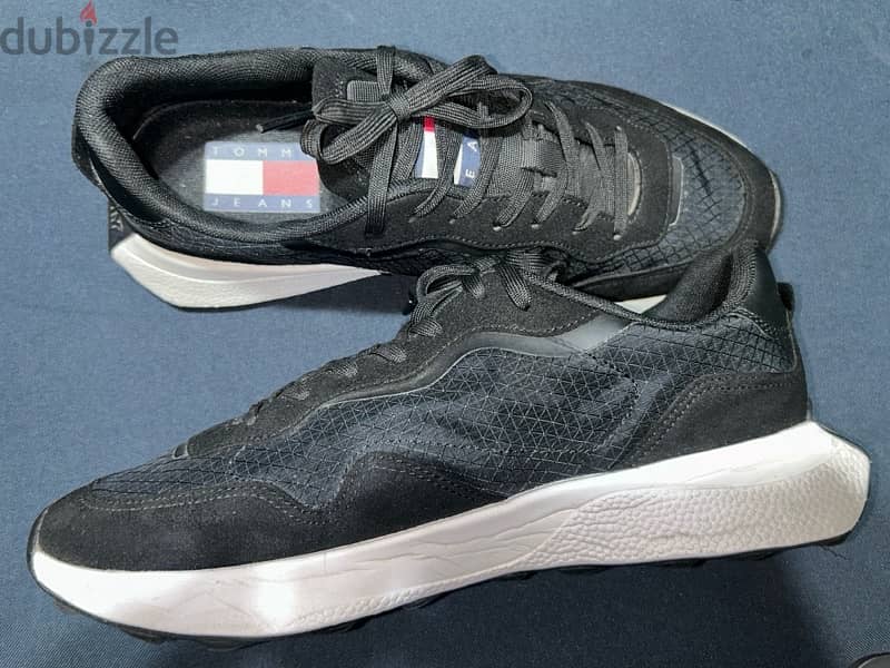 Original Black Tommy Hilfiger Sneaker Size 11 US 3