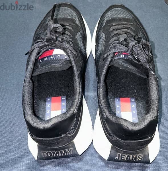 Original Black Tommy Hilfiger Sneaker Size 11 US 4