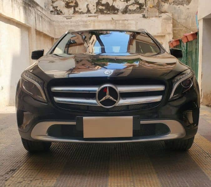 Mercedes-Benz GLA 200 2016  30000km aventgard 1