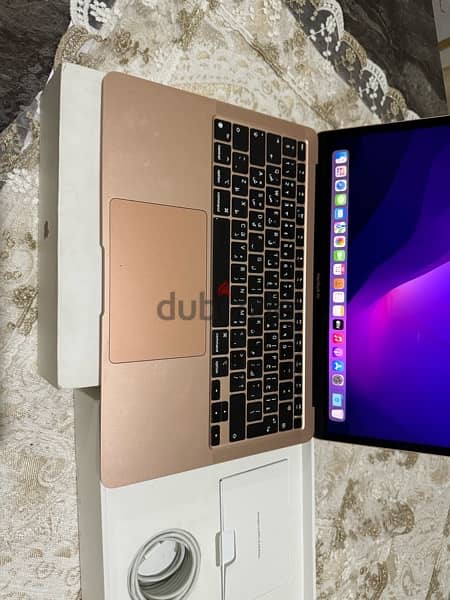 Macbook Air M1 بحالة ممتازة بكل حاجته 3