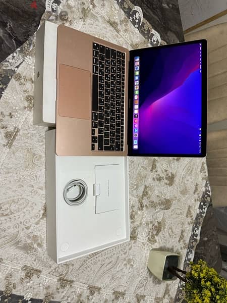 Macbook Air M1 بحالة ممتازة بكل حاجته 4