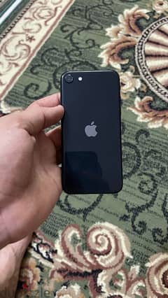 iPhone sE بطاريه ٧٧٪؜ 0