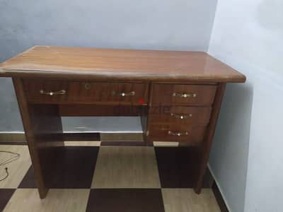 Desk مكتب