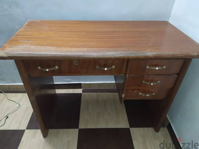 Desk مكتب 1