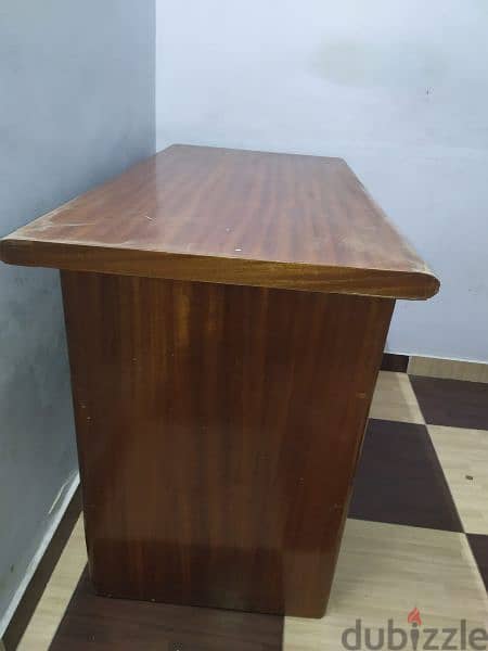 Desk مكتب 2