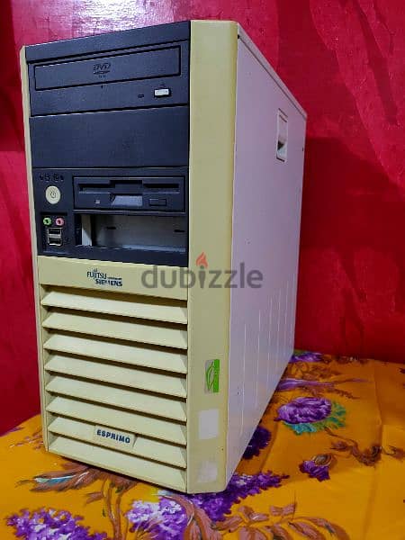 Fujitsu Siemens Esprimo P5615 1