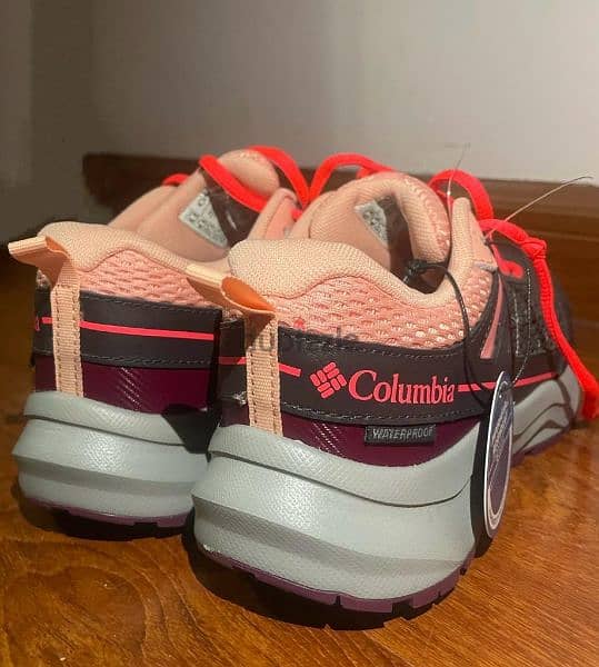 New columbia shoes size 37.5 1