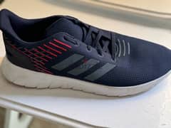 كوتش اديدس وارد الخارج مقاس ٤٤. ٥٠ adidas