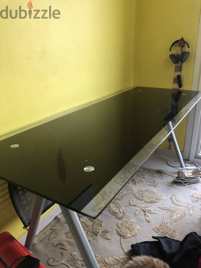 Black and silver Office desk - مكتب زجاجي قوي جدا اسود و فضي 2