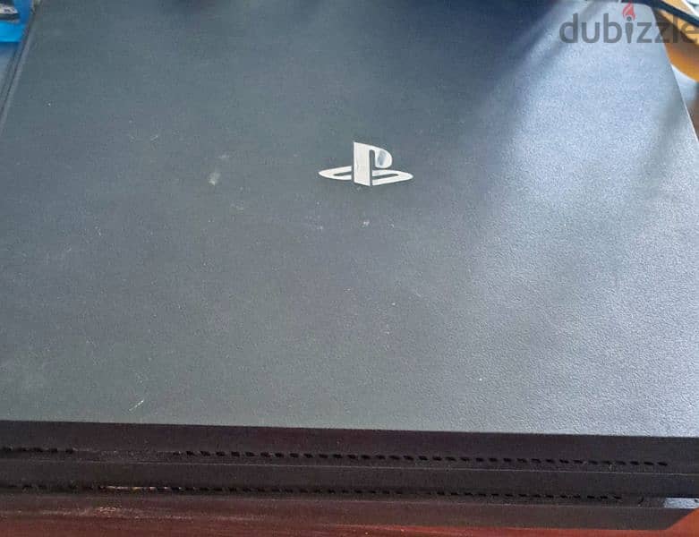 playstation 4 pro وارد من الامارات استعمال بسيط 1