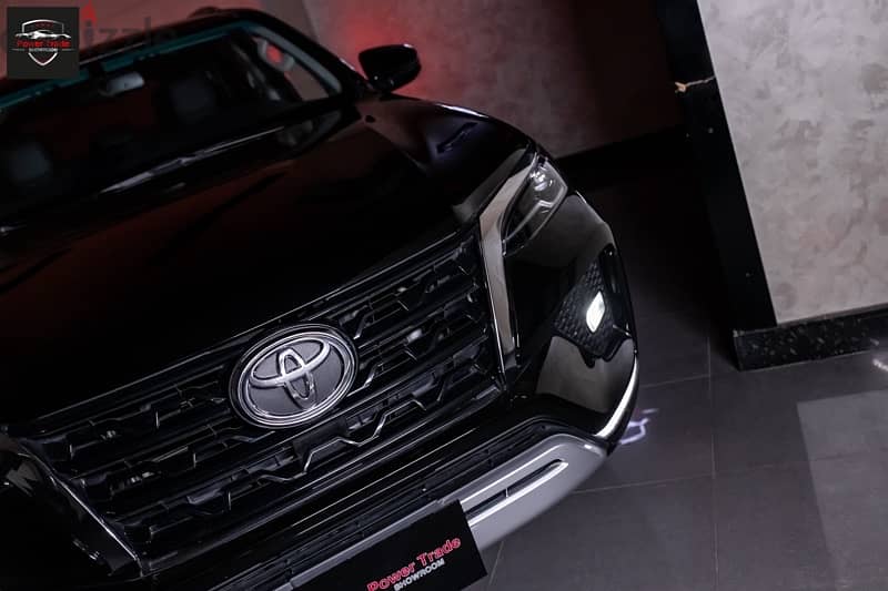 Toyota Fortuner 2023 4