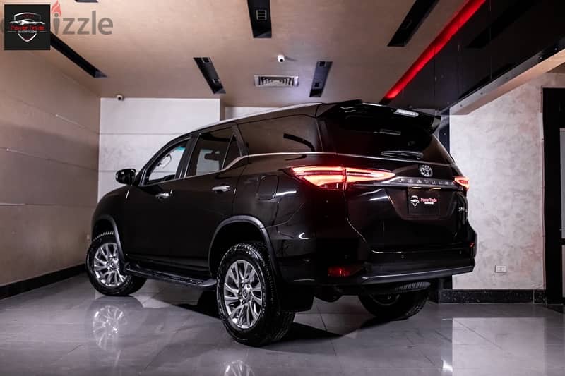 Toyota Fortuner 2023 5