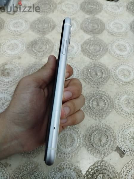 iPhone 11 white 1