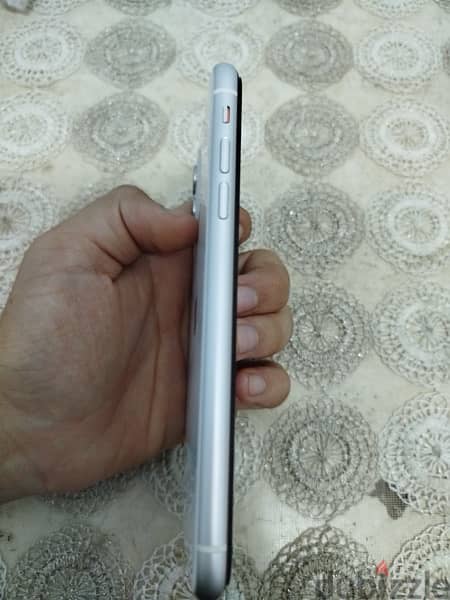 iPhone 11 white 2