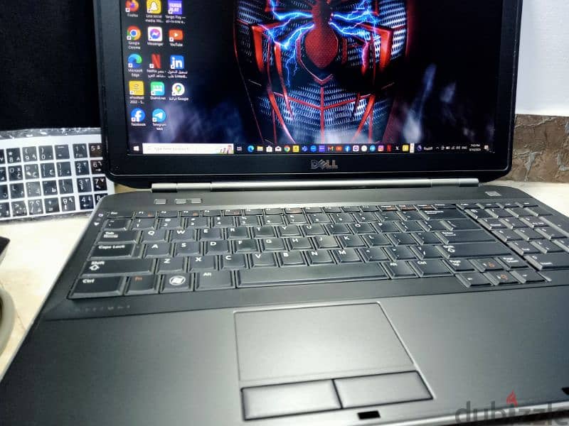 Dell latitude core i5 رام ٨ وهارد ٥٠٠ 4