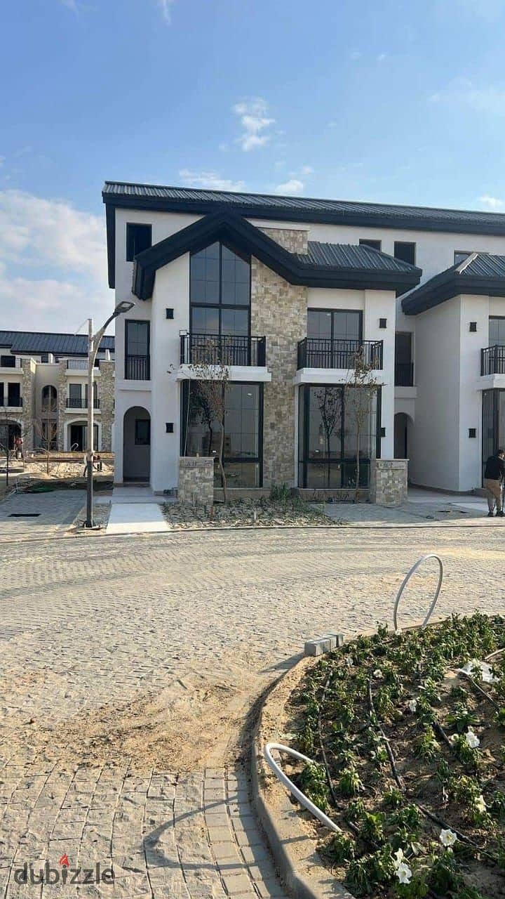 Townhouse in installments over 9 years and with a 10% down payment for sale in Mostakbal City, The Wonder Mark Compound, full-service 3