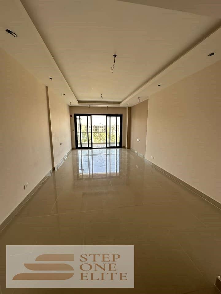 Apartment 147 m for sale with cash discount, ultra super deluxe finishing, immediate delivery in New Cairo on Suez Road 9