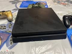 للبيع بحالة ممتازة Playstation 4 slim 1 tb 3 games 3 contr